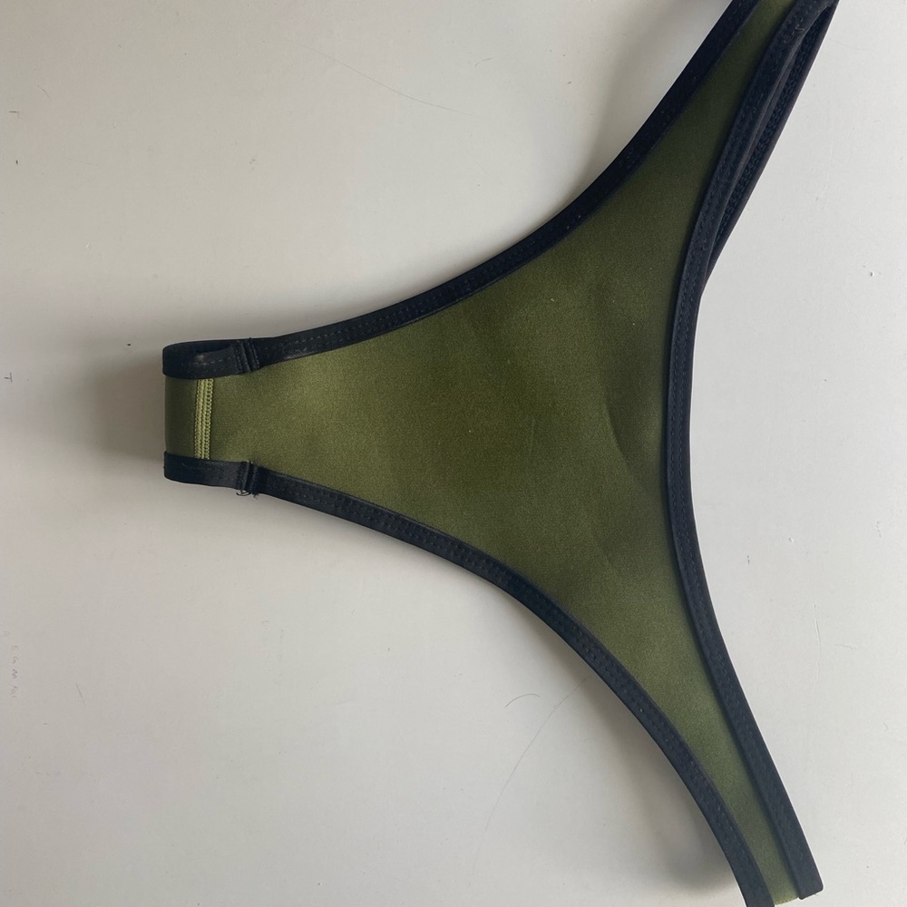 Hoaka swim bottoms LIKE NEW
